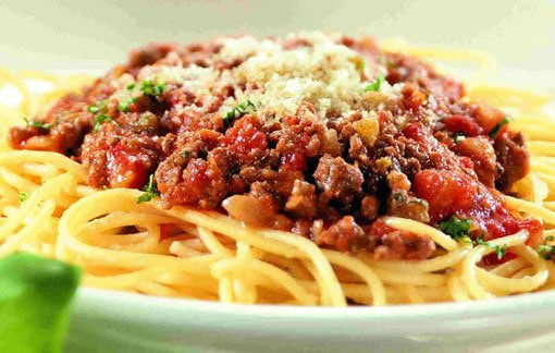 italyan usulü bolonez soslu spagetti